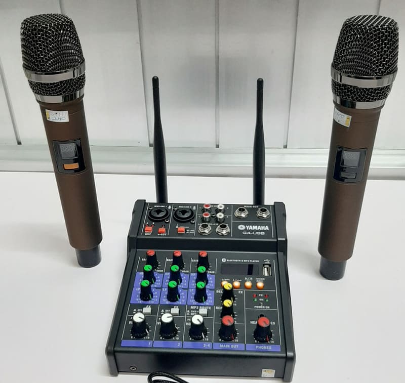 Cắm micro vào mixer Cắm micro vào mixer