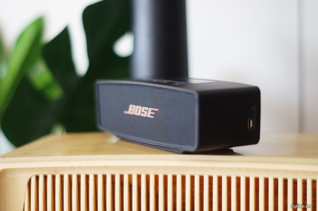 Bose SoundLink Mini II còn có nút điều khiển bật, tắt âm lượng kết nối bluetooth