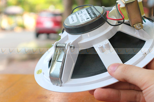 Được sử dụng trong những không gian nghe nhạc giải trí và trong những hệ thống âm thanh thông báo